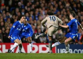 Ronaldinho vs Chelsea 2005