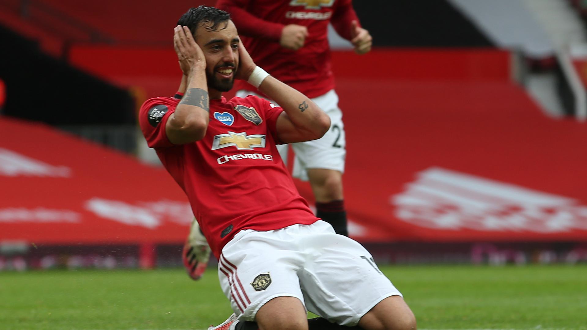 Man Utd's Bruno Fernandes explains why he puts his hands ...