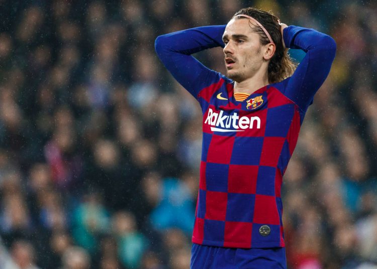 MADRID, SPAIN - MARCH 01: (BILD ZEITUNG OUT) Antoine Griezmann of FC Barcelona looks dejected  during the Liga match between Real Madrid CF and FC Barcelona at Estadio Santiago Bernabeu on March 1, 2020 in Madrid, Spain. (Photo by DeFodi Images via Getty Images)