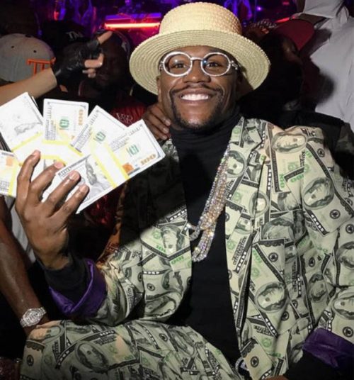Floyd Mayweather shows off huge wads of cash during shopping spree in Japan  - Mirror Online