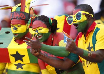 Ghana fans cheer their team during their African Nations Cup Group B soccer match against Mali at the Nelson Mandela Bay Stadium in Port Elizabeth January 24, 2013. REUTERS/Siphiwe Sibeko (SOUTH AFRICA - Tags: SPORT SOCCER)