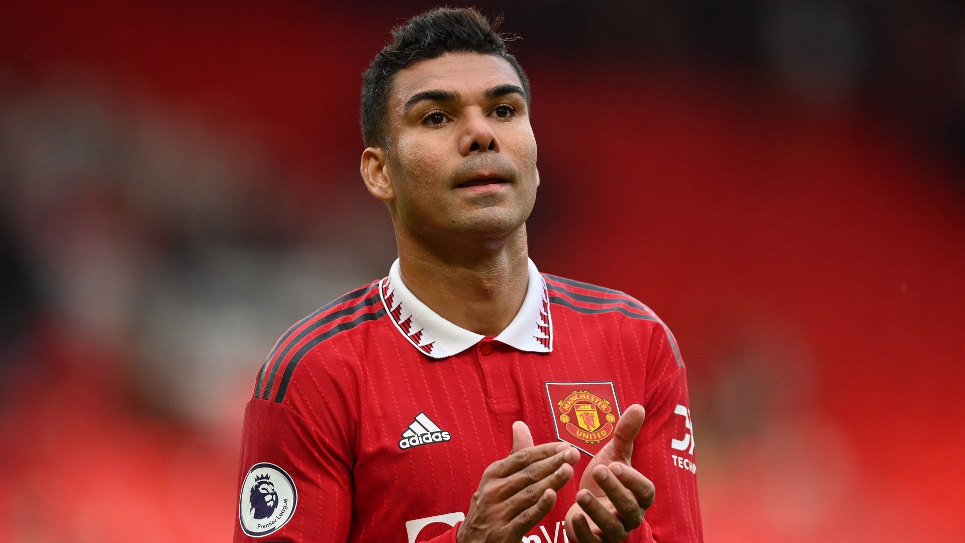 United salvage draw after Casemiro red