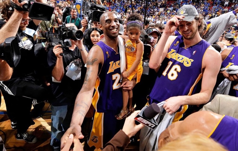 Pau Gasol's No. 16 Lakers jersey unveiled next to Kobe Bryant's