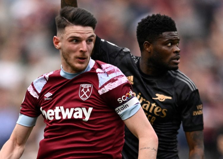 West Ham United's Declan Rice in action with Arsenal's Thomas Partey Photo Courtesy: REUTERS/Tony Obrien