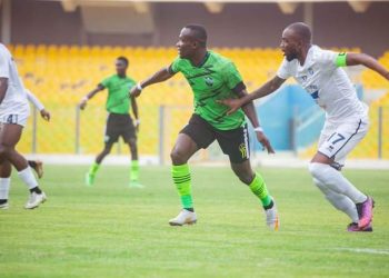 Antwi in action for Dreams (green) Photo Courtesy: Dreams FC