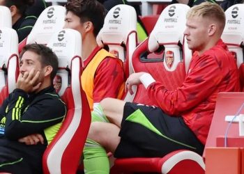 Aaron Ramsdale looks on from Arsenal bench Photo Courtesy: Reuters