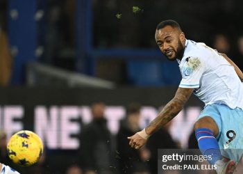Ghanaian striker #09 Jordan Ayew (C) shoots to score against Crystal Palace at Goodison Park (Photo by PAUL ELLIS/AFP via Getty Images)