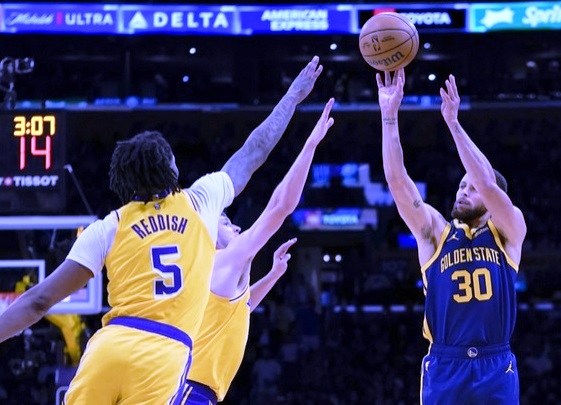NBA: Golden State Warriors make 26 three pointers in 134-120 win over LA Lakers