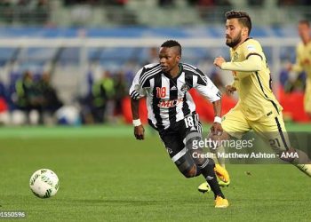 OSAKA, JAPAN - DECEMBER 16:  (MEXICO OUT)  Rainford Kalaba of TP Mazembe and Jose Guerrero of Club America during the FIFA Club World Cup Fifth Place Playoff  between the Club America and TP Mazembe at Osaka Nagai Stadium on December 16, 2015 in Osaka, Japan.  (Photo by Matthew Ashton - AMA/Getty Images)