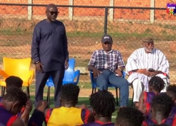 Hearts Board Member Akwasi Agyeman addresses team at a training session