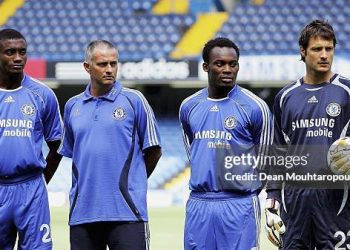 (L-R) Salomon Kalou, Manager Jose Mourinho, Michael Essien and Carlo Cudicini in 2006 (Photo by Dean Mouhtaropoulos/Getty Images for adidas)