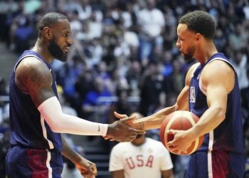 LeBron James and Steph Curry Photo Courtesy: AP