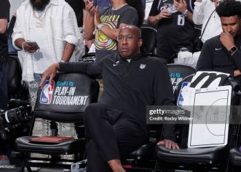 Mike Brown looks on from the bench prior to game against the Golden State Warriors  (Photo by Rocky Widner/NBAE via Getty Images)