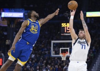 Andrew Wiggins defends Luka Doncic's shot attempt Photo Courtesy: AP