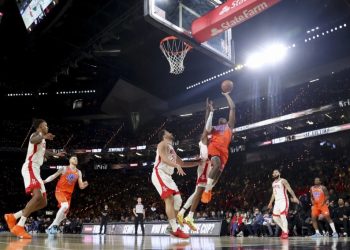 Jalen Williams attempts shot against Rockets Photo Courtesy: AP