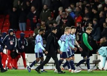 Arsenal players and coaches walk off pitch after goalless draw with Nottingham Forest Photo Courtesy: Getty Images