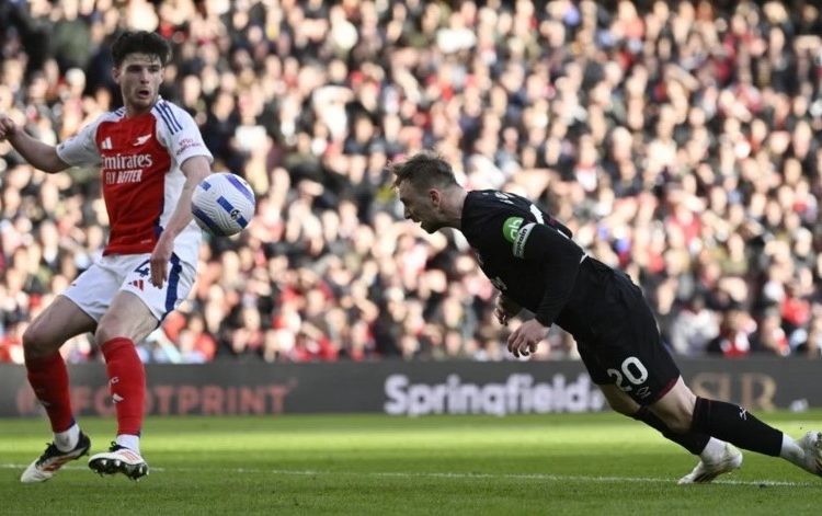 Jarrod Bowen scores goal against Arsenal Photo Courtesy: Reuters