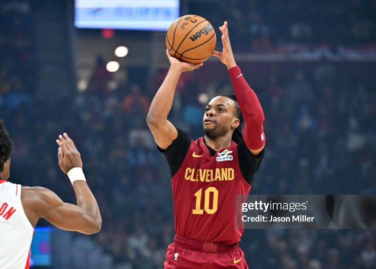 CLEVELAND, OHIO - JANUARY 25: Darius Garland #10 of the Cleveland Cavaliers shoots over Amen Thompson #1 of the Houston Rockets during the first quarter at Rocket Mortgage Fieldhouse on January 25, 2025 in Cleveland, Ohio. NOTE TO USER: User expressly acknowledges and agrees that, by downloading and or using this photograph, User is consenting to the terms and conditions of the Getty Images License Agreement. (Photo by Jason Miller/Getty Images)