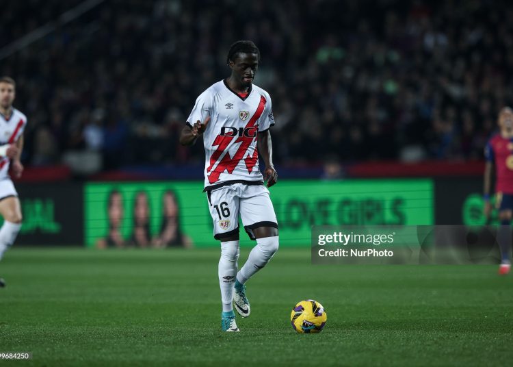 Abdul Mumin of Rayo Vallecano controls ball (Photo by Gongora/NurPhoto via Getty Images)