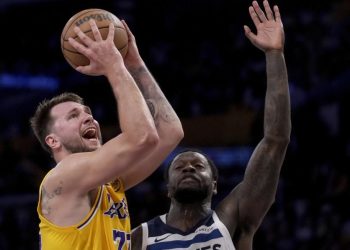 Luka Doncic attempts shot against Julius Randle Photo Courtesy: AP