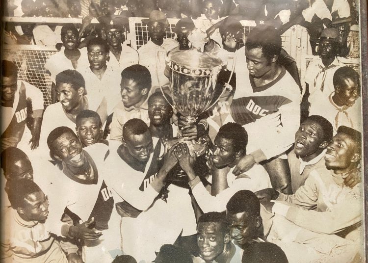 Ghana lifting the AFCON Trophy 1982 : Photo Courtesy: Ghana Remembers.com