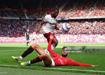 Mohammed Kudus of West Ham United clashes with Noussair Mazraoui of Manchester United (Photo by Marc Atkins/Getty Images)