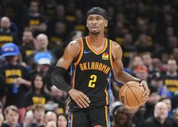 Shai Gilgeous-Alexander dribbles ball against Denver Nuggets Photo Courtesy: AP