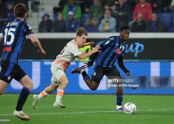 Ibrahim Sulemana of Atalanta BC and Tommaso Baldanzi of AS Roma seen in action (Photo by Emanuele Pennacchio/SOPA Images/LightRocket via Getty Images)