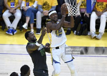 Julius Randle (30) of Timberwolves in action against Jimmy Butler III (10) (Photo by Tayfun Coskun/Anadolu via Getty Images)