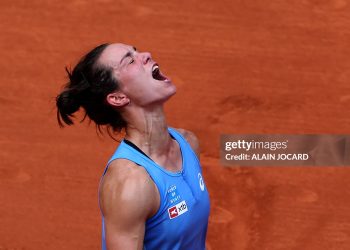 France's Lois Boisson celebrates after winning her women's singles match against US Jessica Pegula on day 9 of the French Open tennis tournament (Photo by ALAIN JOCARD/AFP via Getty Images)