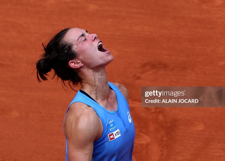 France's Lois Boisson celebrates after winning her women's singles match against US Jessica Pegula on day 9 of the French Open tennis tournament (Photo by ALAIN JOCARD/AFP via Getty Images)