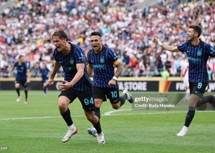 Francesco Esposito #94 of FC Internazionale Milano celebrates scoring his team's first goal with Petar Sucic #8 and Lautaro Martinez #10 during the FIFA Club World Cup 2025 (Photo by Buda Mendes/Getty Images)