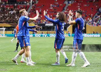 ATLANTA, GEORGIA - JUNE 16: Enzo Fernandez #8 of Chelsea FC celebrates scoring his team's second goal with Marc Cucurella #3, Cole Palmer #10 and Liam Delap #9 during the FIFA Club World Cup 2025 group D match between Chelsea FC and Los Angeles Football Club at Mercedes-Benz Stadium on June 16, 2025 in Atlanta, Georgia. (Photo by Alex Grimm/Getty Images)
