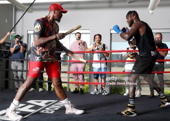 Heavyweight boxer Deontay Wilder (R) works on his timing with trainer Malik Scott at UFC APEX  (Photo by Steve Marcus/Getty Images)