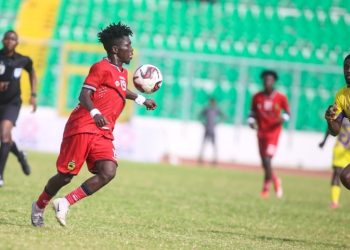 Baba Yahaya controls ball against Medeama Photo Courtesy: AKSC