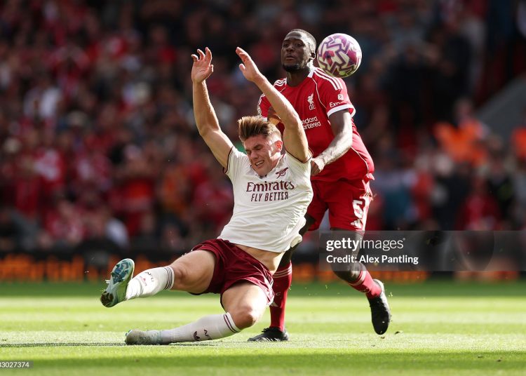 Viktor Gyoekeres of Arsenal is challenged by Ibrahima Konate of Liverpool during Premier League match (Photo by Alex Pantling/Getty Images)