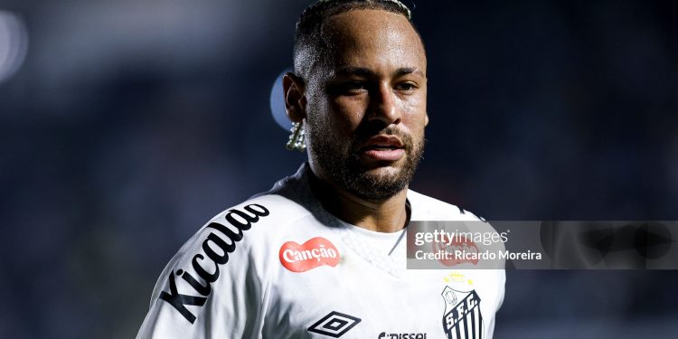 Neymar of Santos looks on during the Brasileirao 2025 match (Photo by Ricardo Moreira/Getty Images)