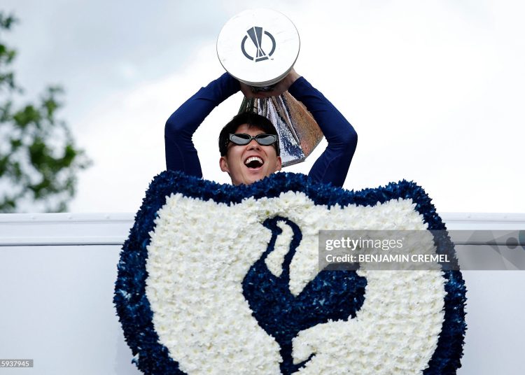 Tottenham Hotspur's South Korean forward #07 Son Heung-Min holds aloft the Tottenham Europa League trophy (Photo by BENJAMIN CREMEL/AFP via Getty Images)