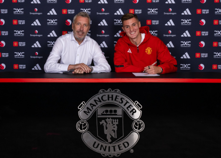 Man United Director of Football Jason Wilcox (left) with Benjamin Sesko Photo Courtesy: Man United