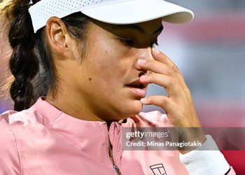 Emma Raducanu reacts after giving up a point against Amanda Anisimova .  (Photo by Minas Panagiotakis/Getty Images)