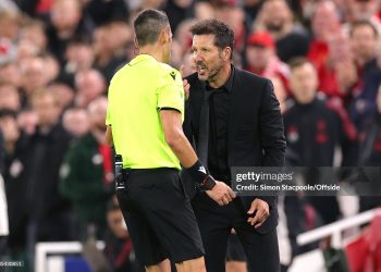 Referee Maurizio Mariani and Atletico Madrid coach Diego Simeone (Photo by Simon Stacpoole/Offside/Offside via Getty Images)