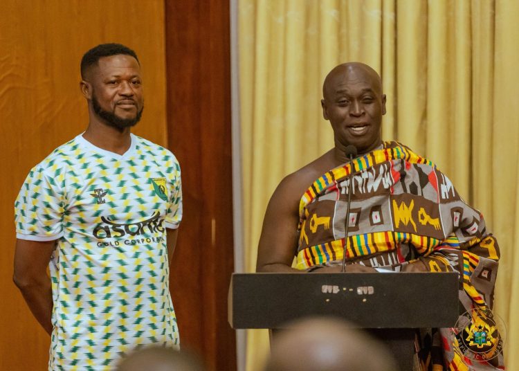 Gold Stars CEO Akwasi Adu (left) with Kotoko IMC Chairman Nana Apinkra