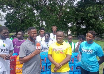 Bibiani Gold Stars CEO Akwasi Adu (left) with Peeva Beverages CEO Frank Adjei Mensah