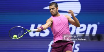 Carlos Alcaraz of Spain returns against Jannik Sinner of Italy during their Men's Singles Final match on Day Fifteen of the 2025 US Open (Photo by Matthew Stockman/Getty Images)