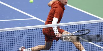 annik Sinner of Italy returns against Carlos Alcaraz of Spain during their Men's Singles Final match on Day Fifteen of the 2025 US Open (Photo by Elsa/Getty Images)