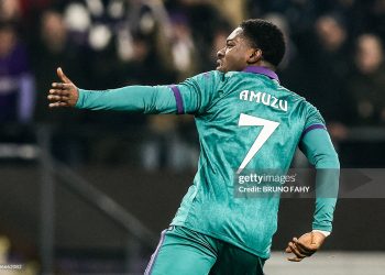 Anderlecht's Belgian-Ghanaian midfielder #07 Francis Amuzu celebrates after scoring a goal for his team during the UEFA Europa League (Photo by BRUNO FAHY/Belga/AFP via Getty Images)