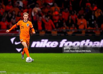 Frenkie de Jong of Netherlands dribbles with the ball during the FIFA World Cup 2026 qualifier match between Netherlands and Finland (Photo by Rene Nijhuis/MB Media/Getty Images)