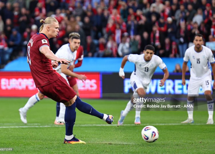 Erling Braut Haaland of Norway misses his first penalty during the FIFA World Cup 2026 qualifier match between Norway and Israel (Photo by Robbie Jay Barratt - AMA/Getty Images)
