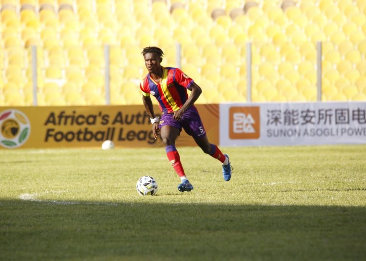 Heart of Oak defender Kelvin Osei Assibey in action against Kpando Heart of Lions Photo Courtesy: Hearts of Oak