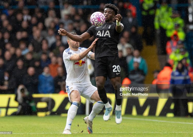 Mohammed Kudus (20) of Tottenham Hotspur F.C. chests the ball during the Premier League match between Leeds United and Tottenham Hotspur at Elland Road (Photo by Mike Morese/MI News/NurPhoto via Getty Images)